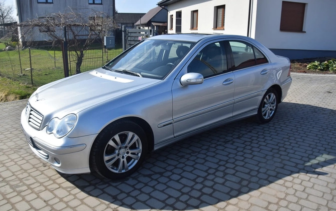 Mercedes-Benz Klasa C cena 15900 przebieg: 266930, rok produkcji 2005 z Dobczyce małe 497